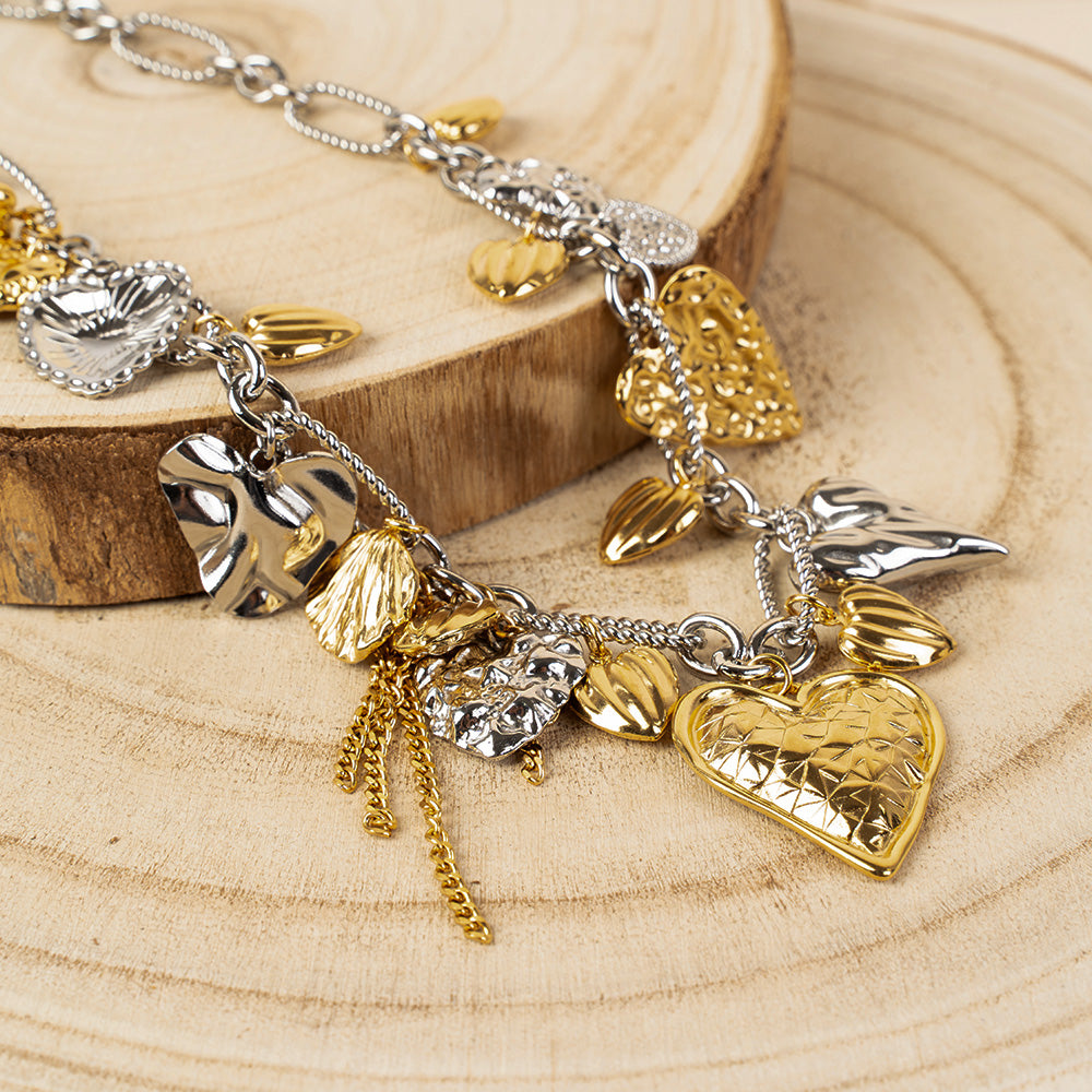 COLLANA A GIROCOLLO CON CATENA ALLUNGATA ATTORCIGLIATA E PENDENTI DIVERSI FRA LORO