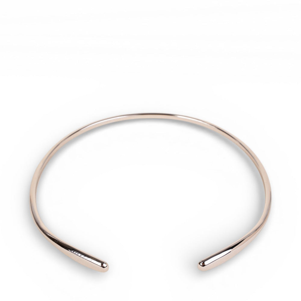 COLLANA RIGIDA CON APERTURA FRONTALE