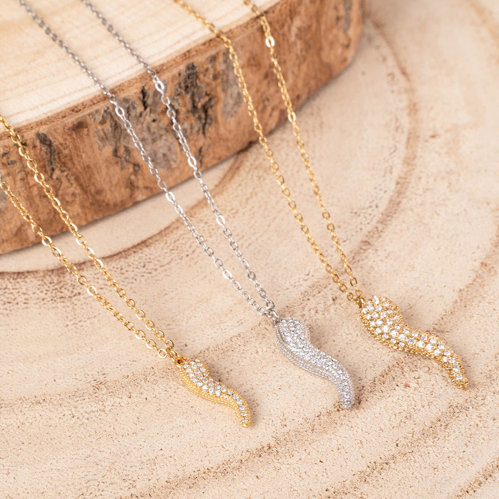 COLLANA A GIROCOLLO CON CORNO PENDENTE CON STRASS ANTERIORI