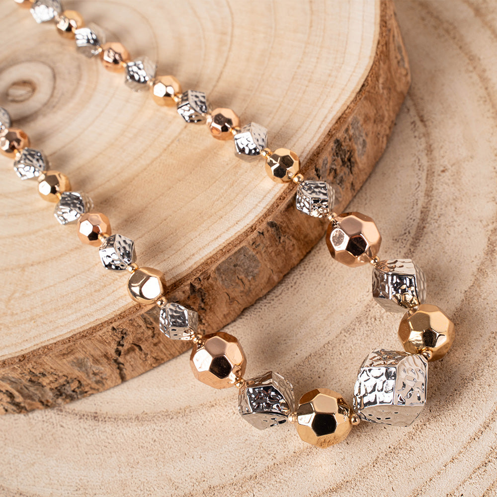COLLANA LUNGA CON UNITA' GEOMETRICE SFACCETTATE E MARTELLATE