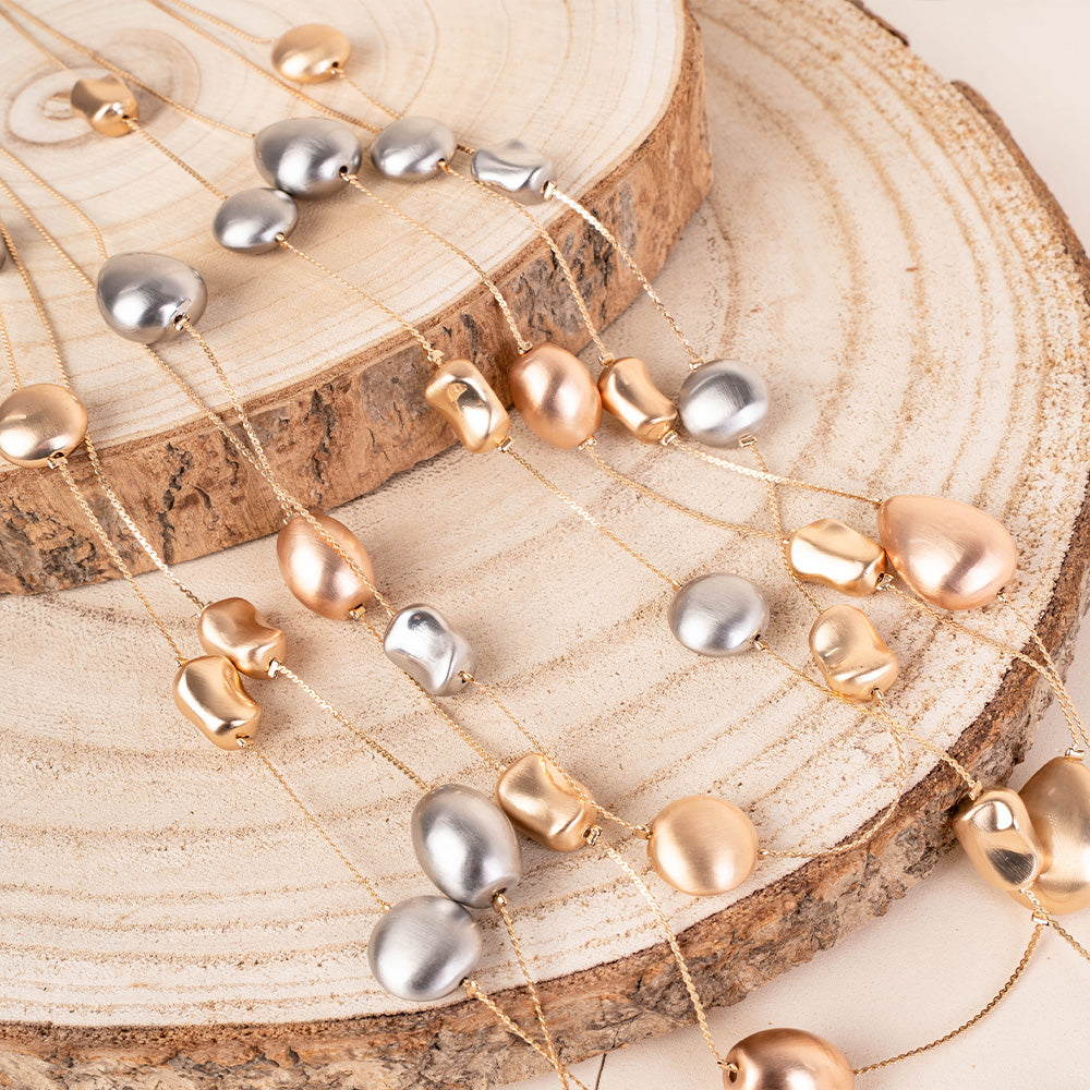 COLLANA LUNGA MULTIFILO CON ELEMENTI SATINATI