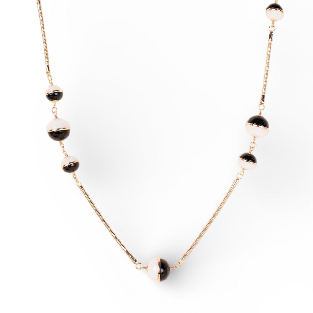 COLLANA LUNGA CON SFERE DIVISE A META' E BASE TUBULARE