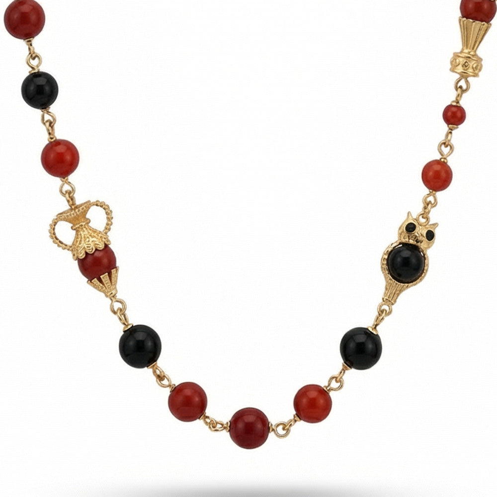 COLLANA LUNGA CON SFERE IN RESINA E ELEMENTI A FORMA DI GUFO E VASO