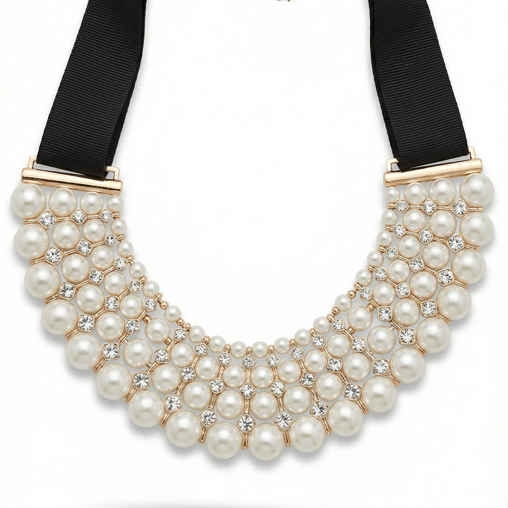 COLLANA GIROCOLLO CON FILI RIGIDI DI PERLE, STRASS E TESSUTO