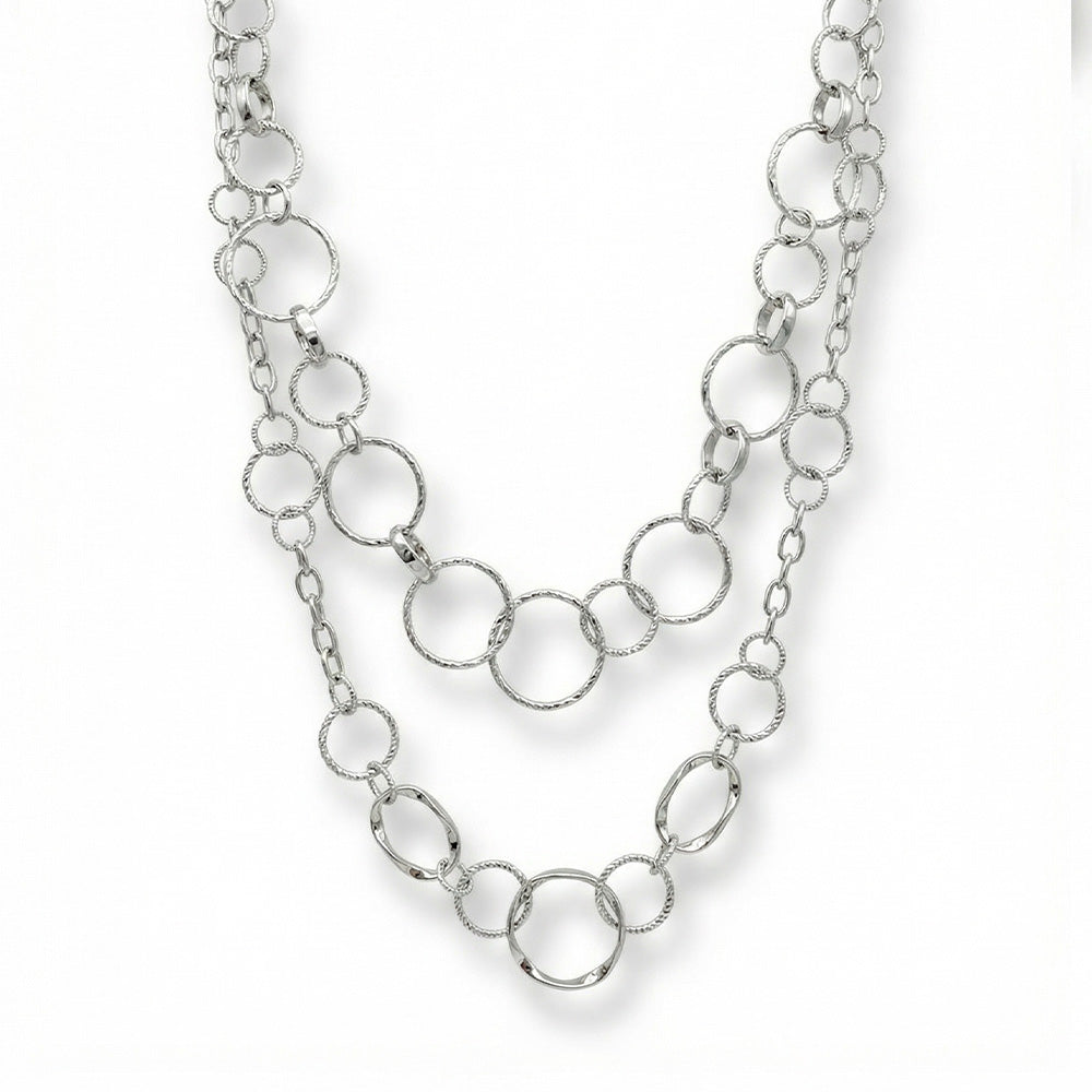 COLLANA LUNGA CON DUE FILI DI ANELLI MARTELLATI E LISCI