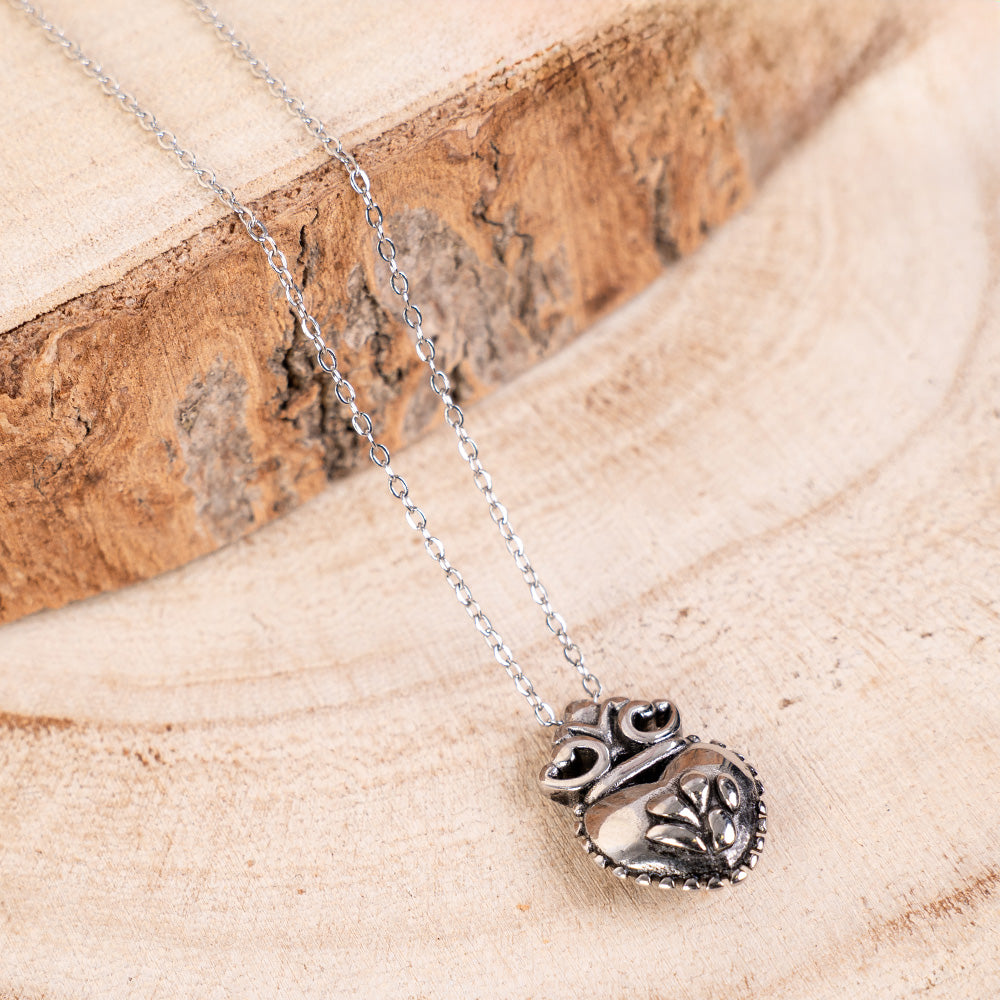 COLLANA A GIROCOLLO CON CUORE LAVORATO PENDENTE