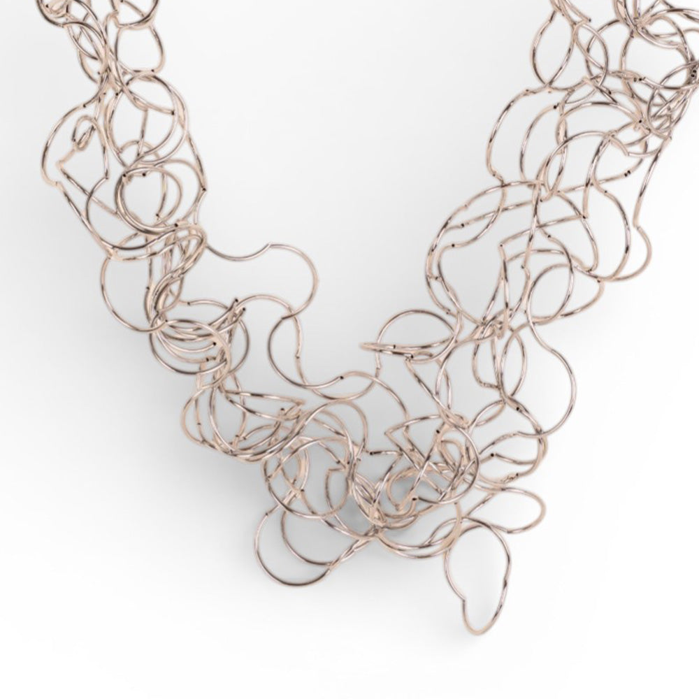 MULTI-STRAIN CHOKER NECKLACE WITH WAVY TEXTURE
