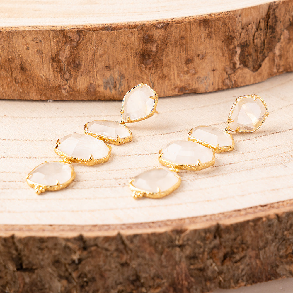 ORECCHINI PENDENTI CON QUATTRO PIETRE DI FORMA DIVERSA