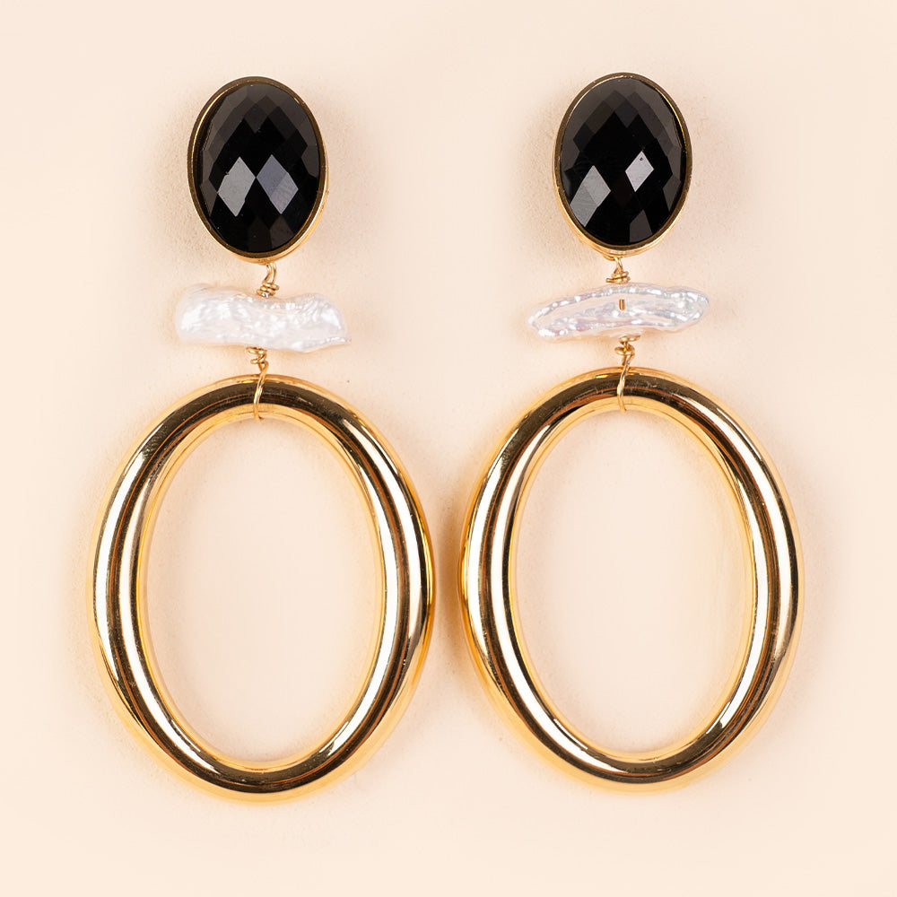 ORECCHINI PENDENTI CON INSERTO IN MADREPERLA IRREGOLARE E DISCO OVALE