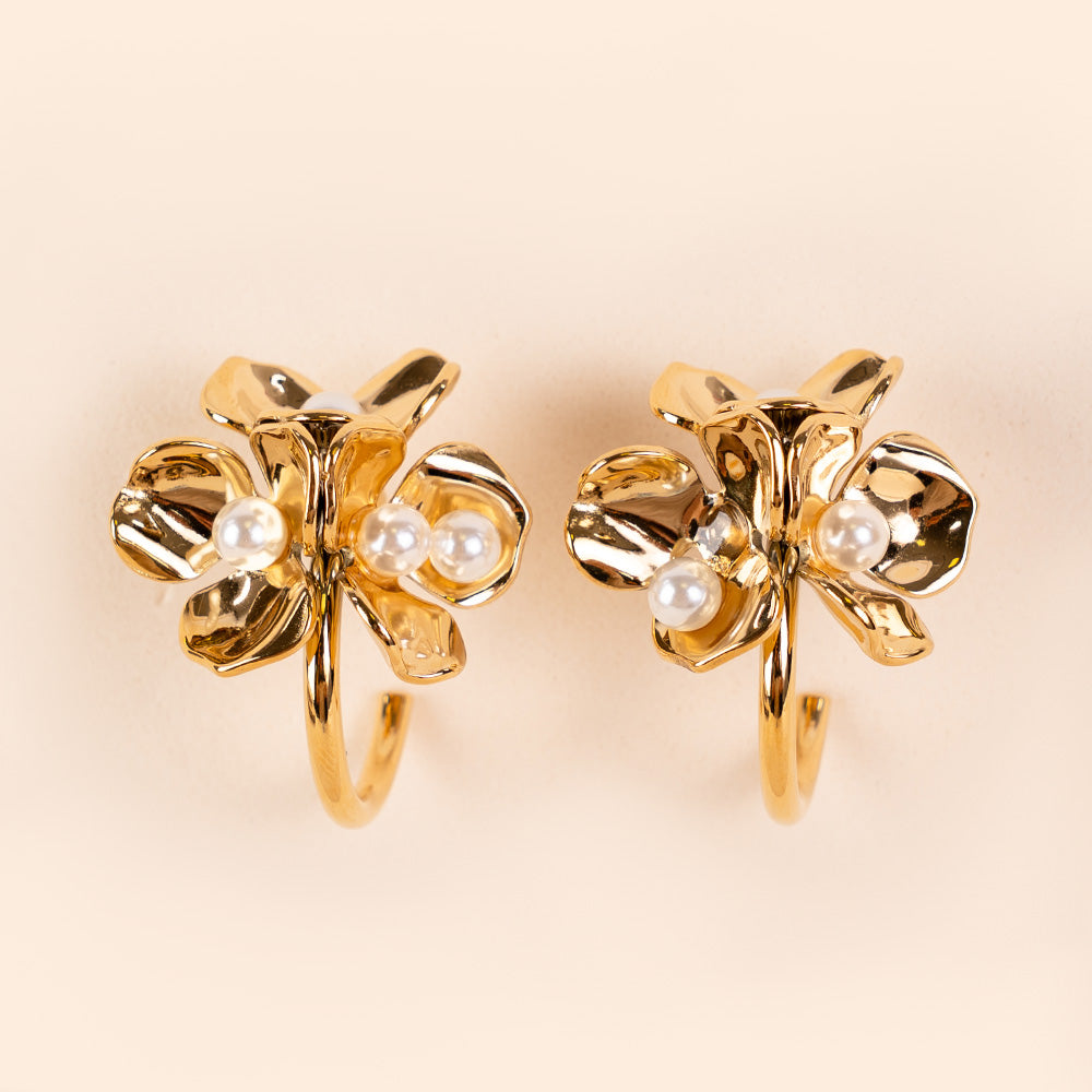 ORECCHINI A CERCHIO CON INSERTO DI FIORI E PERLE