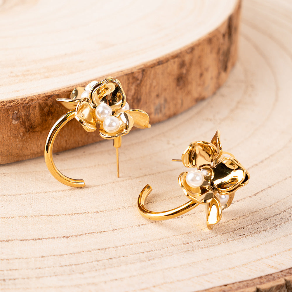 ORECCHINI A CERCHIO CON INSERTO DI FIORI E PERLE