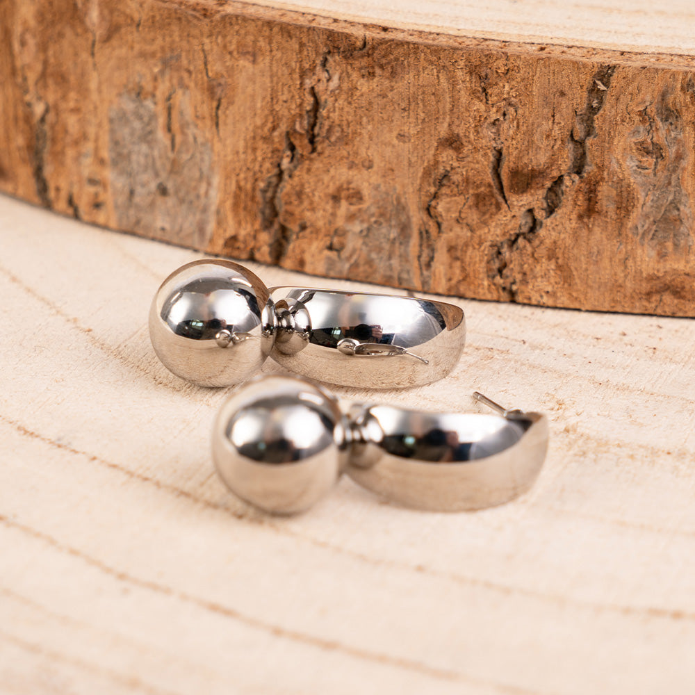 ORECCHINI CON CERCHIO E SFERA PENDENTE