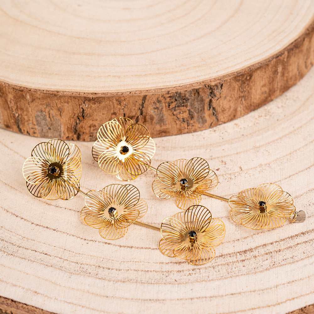 ORECCHINI PENDENTI CON TRE FIORI