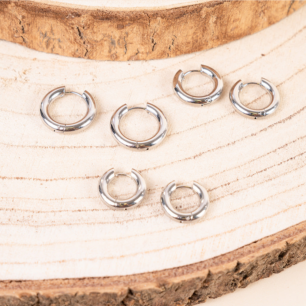THICK HOOP EARRINGS OF DIFFERENT DIAMETERS