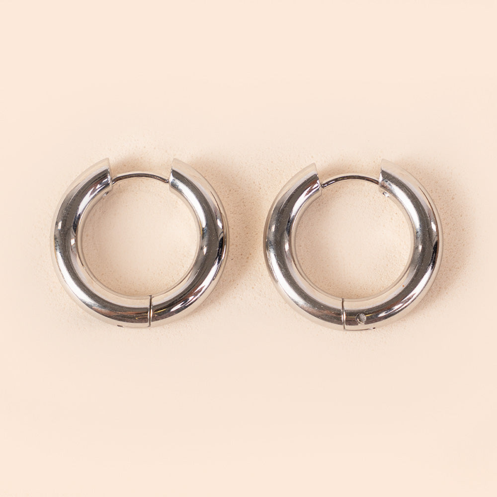 THICK HOOP EARRINGS OF DIFFERENT DIAMETERS