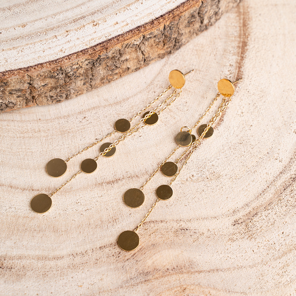 ORECCHINI CON TRE FILE PENDENTI E PIASTRINE CIRCOLARI