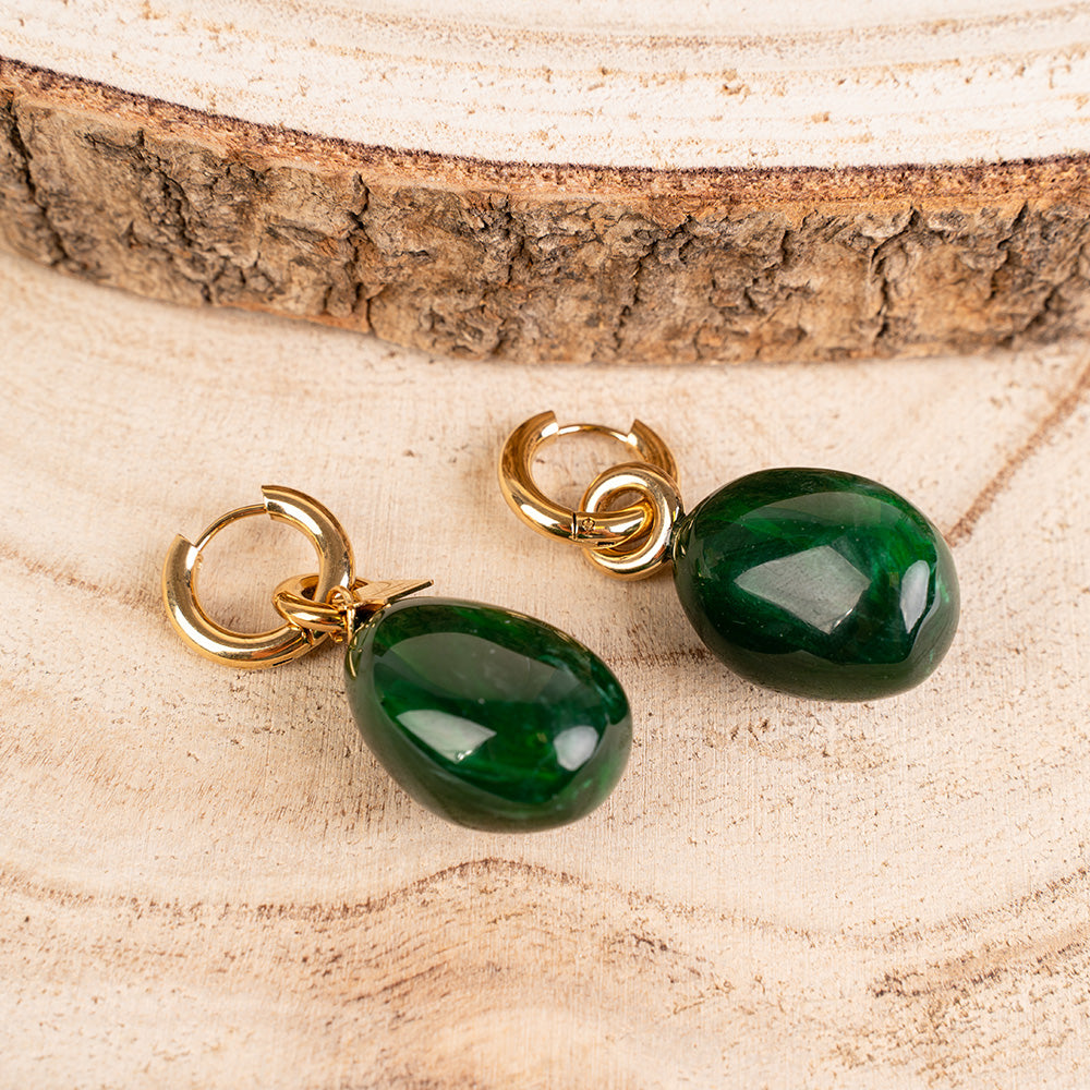 ORECCHINI PENDENTI CON DOPPIO CERCHIETTO E PENDENTE IN RESINA COLORATA