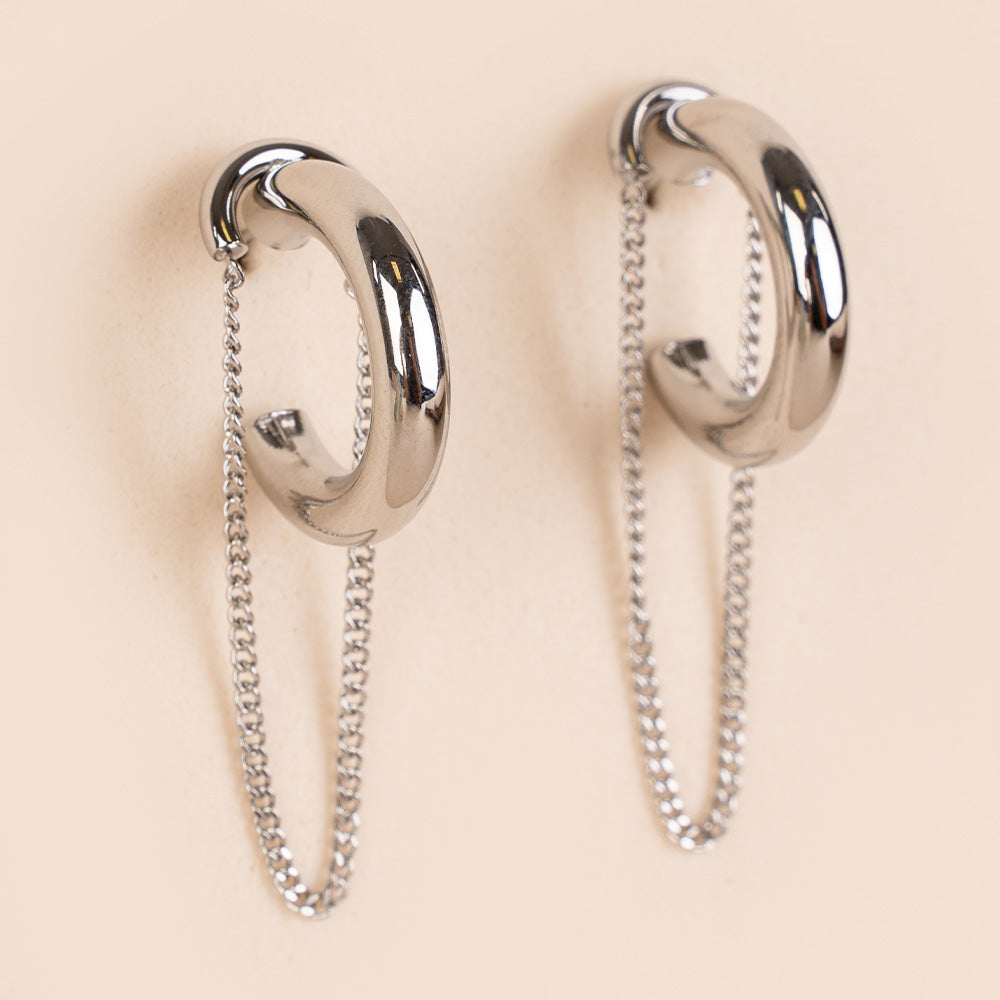 ORECCHINI A CERCHIO CON CATENELLA PENDENTE