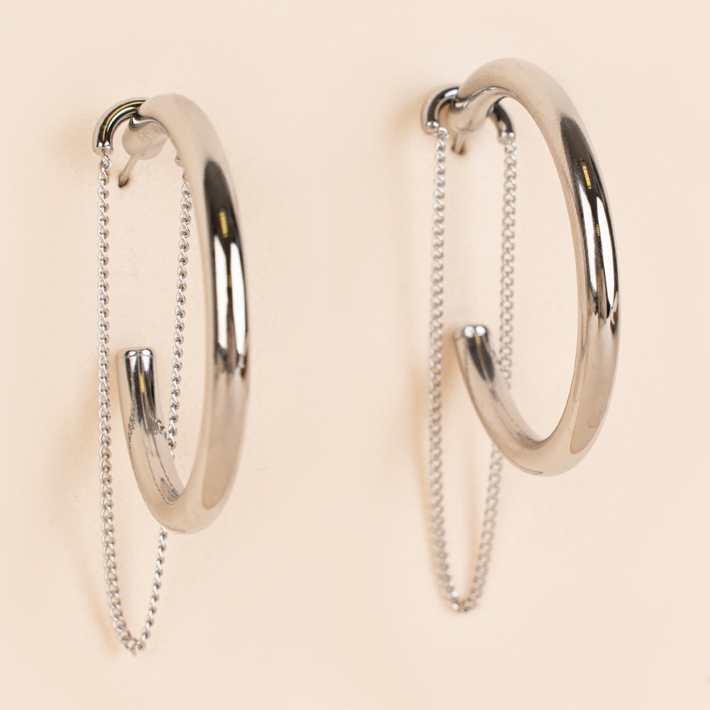 ORECCHINI A CERCHIO CON CATENELLA PENDENTE