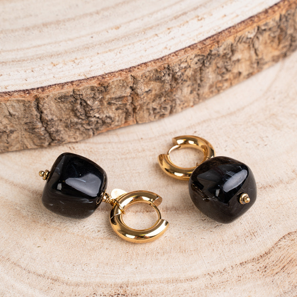 ORECCHINI PENDENTI CON CERCHIO SPESSO E PIETRE CUBICHE