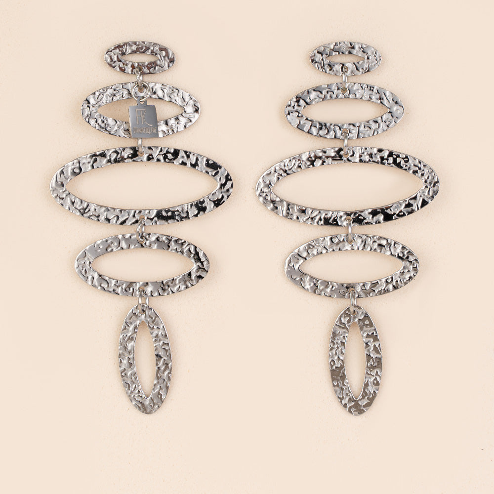 ORECCHINI CON OVALI MARTELLATI