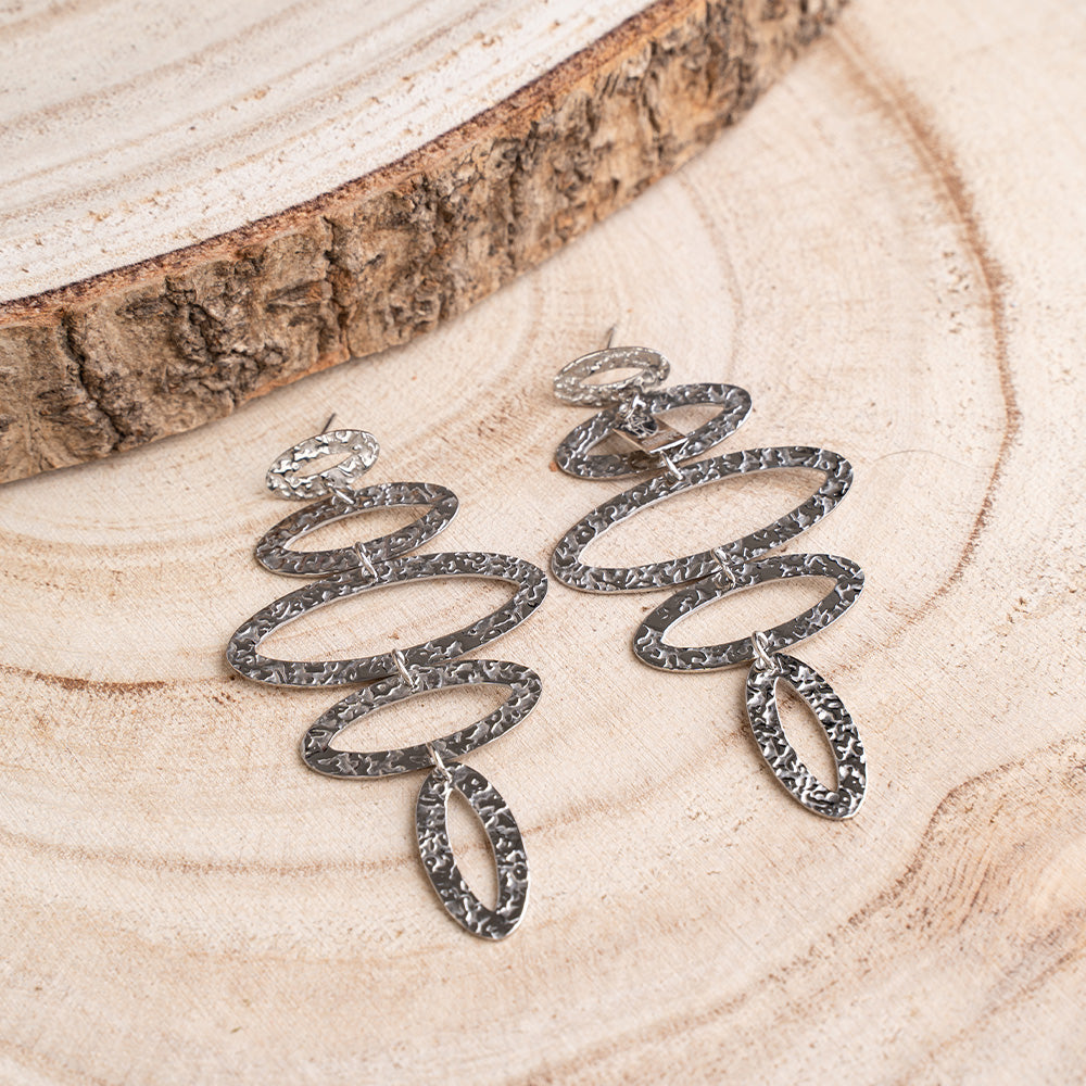 ORECCHINI CON OVALI MARTELLATI