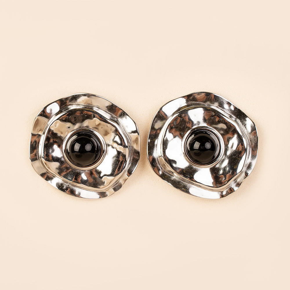 ORECCHINI PENDENTI CON PIETRA SU CERCHI IRREGOLARI