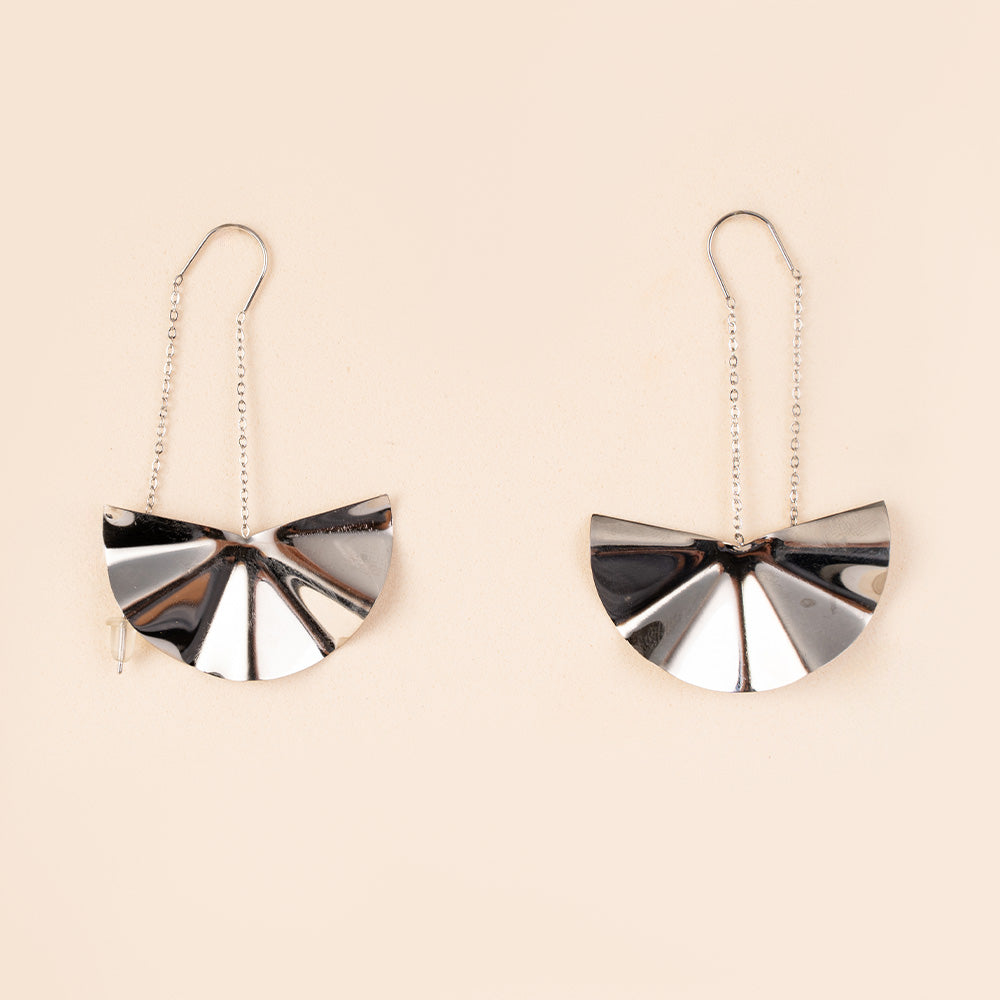 ORECCHINI PENDENTI A MEZZOFIORE CON CATENA SOTTILE