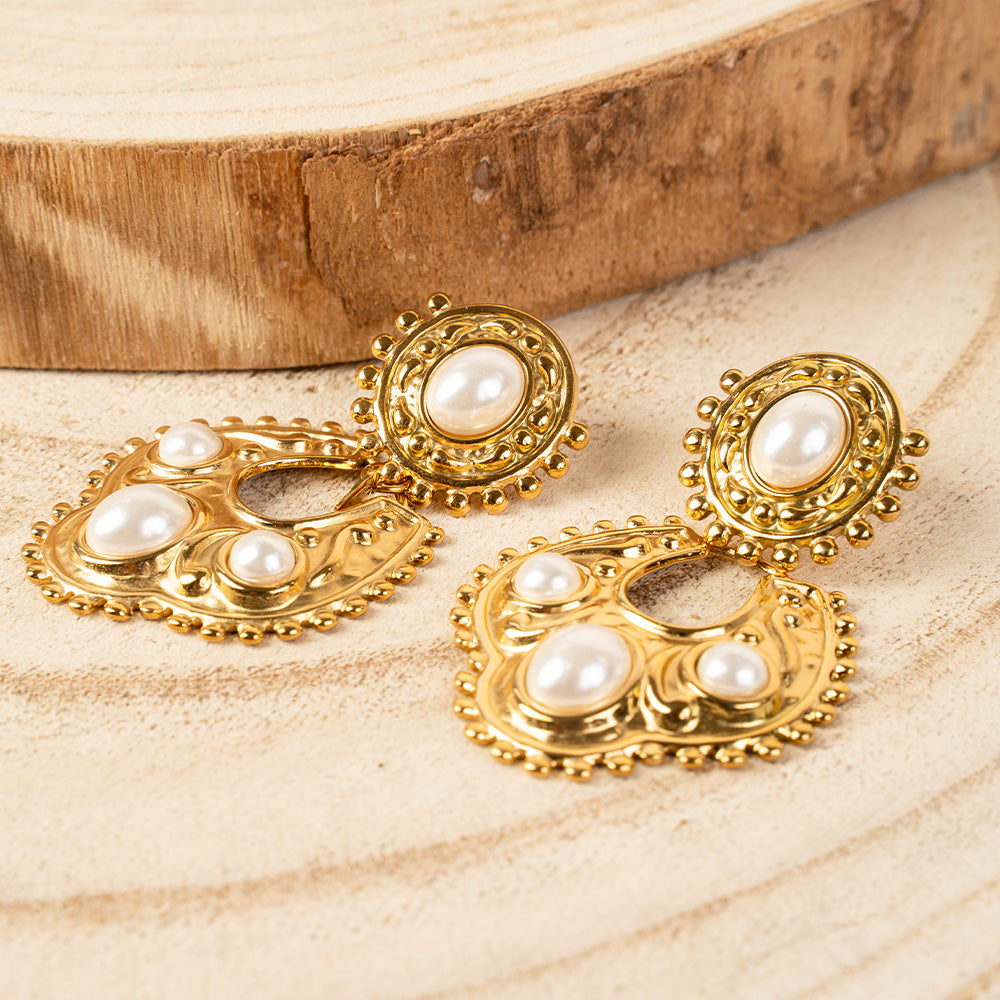 ORECCHINI PENDENTI CON PERLE E INSERTI LAVORATI