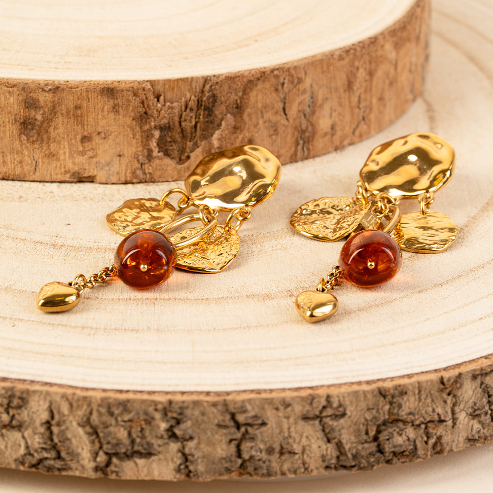 ORECCHINI PENDENTI CON DISCHI MARTELLATI E PIETRE