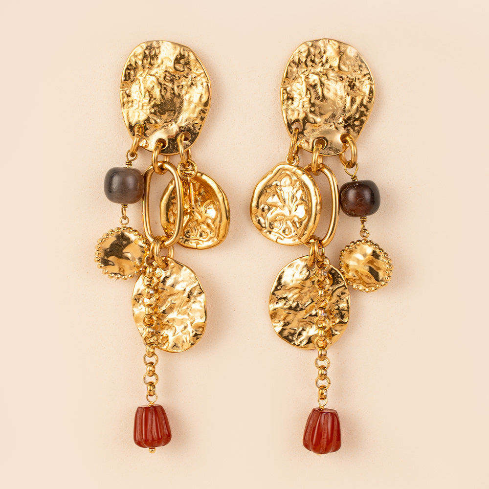 ORECCHINI PENDENTI CON DISCHI MARTELLATI E PIETRE