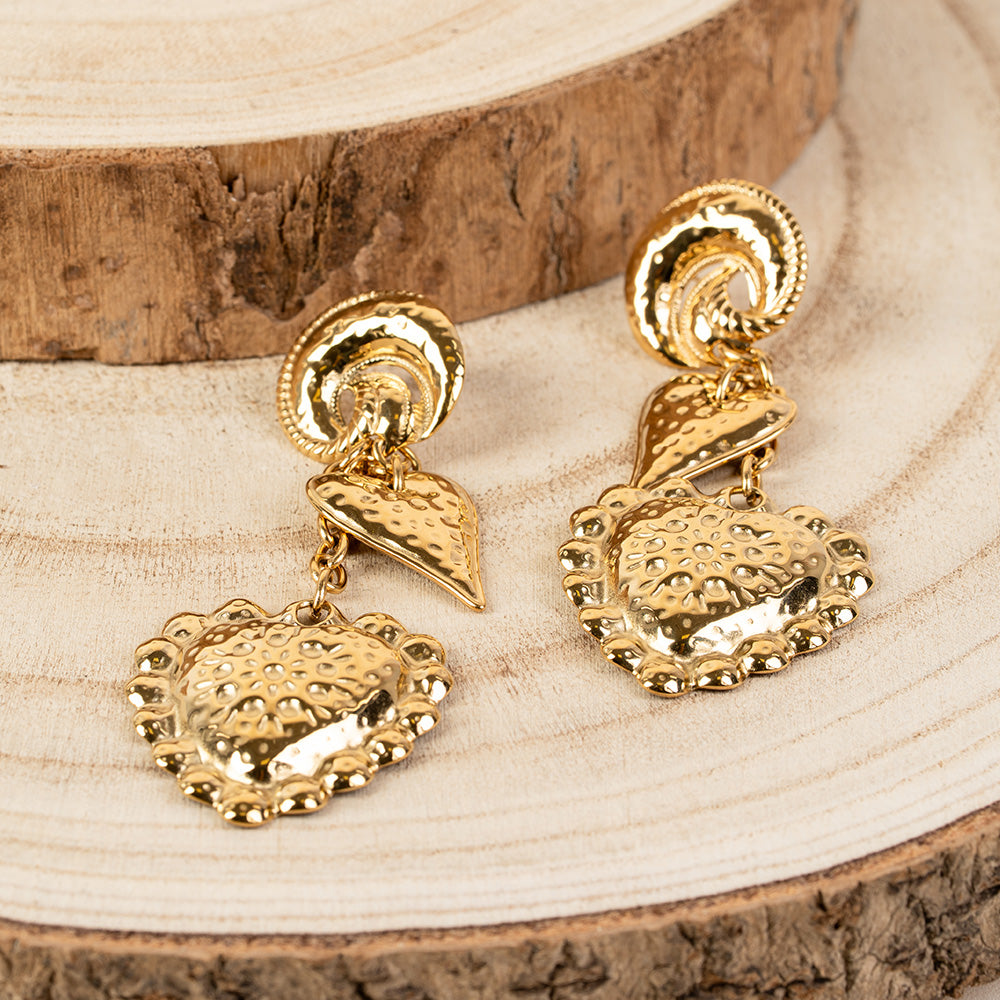 ORECCHINI PENDENTI CON CUORI MARTELLATI