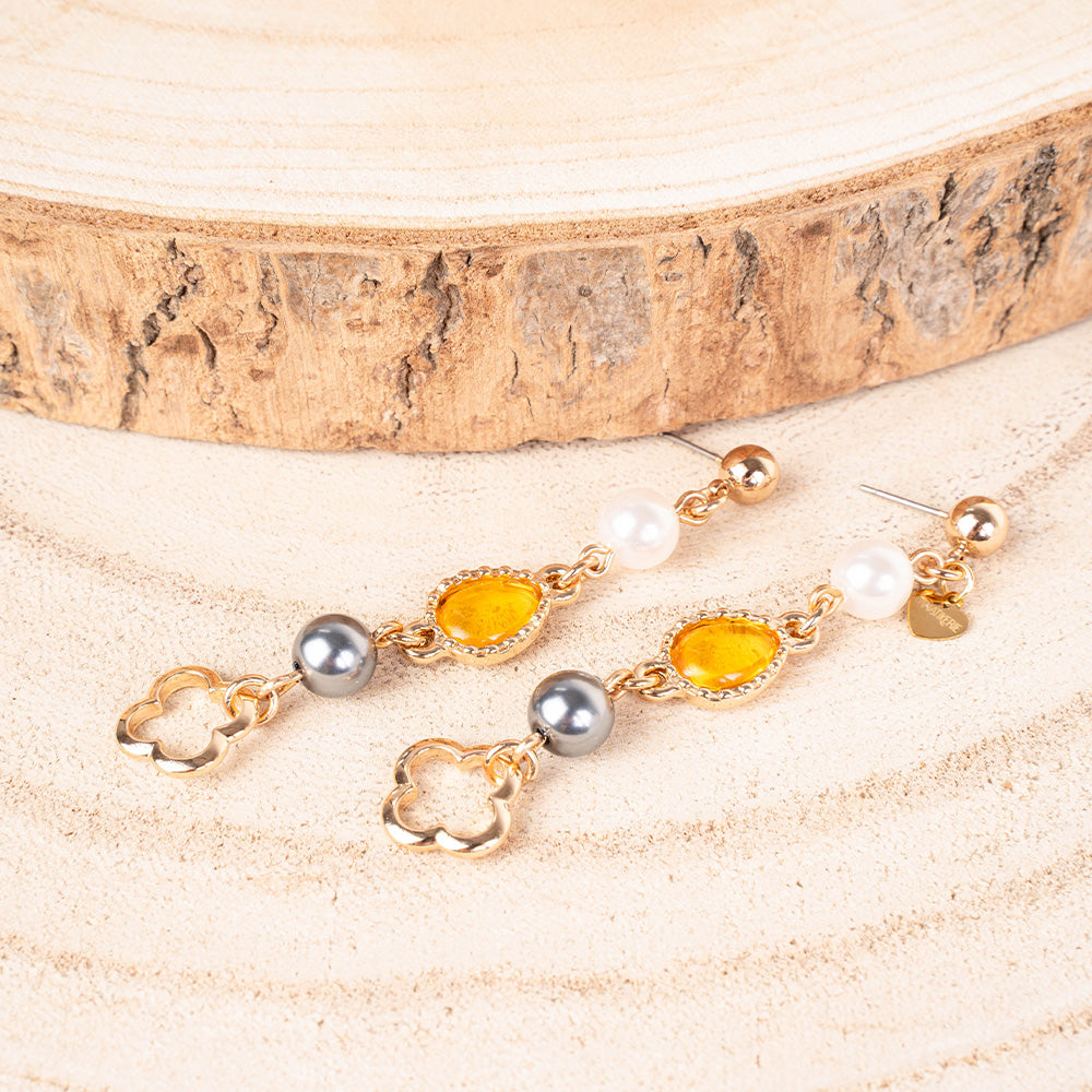 ORECCHINI PENDENTI CON PERLE E QUADRIFOGLI