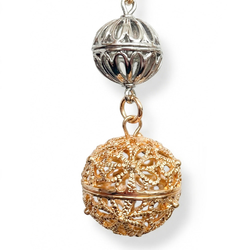 ORECCHINI PENDENTI DUE SFERE INTAGLIATE