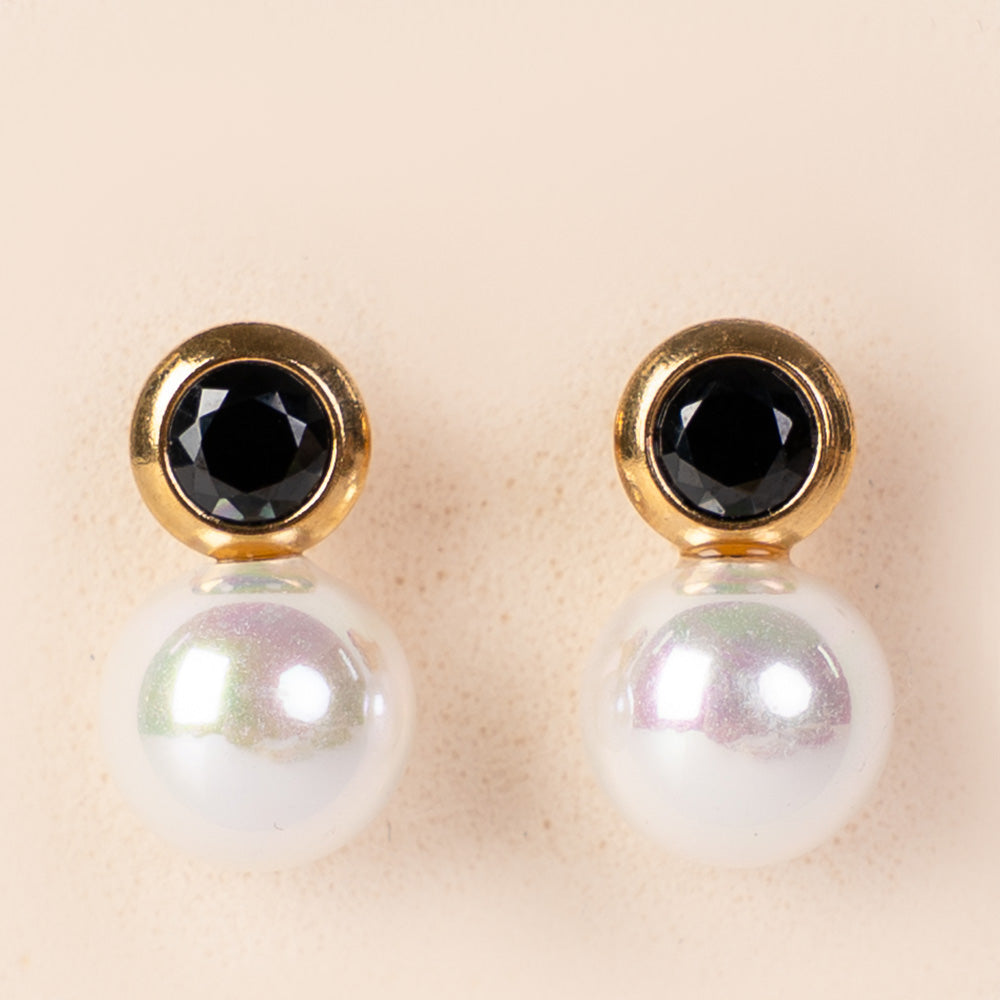 ORECCHINI CON STRASS COLORATO E PICCOLA PERLA PENDENTE
