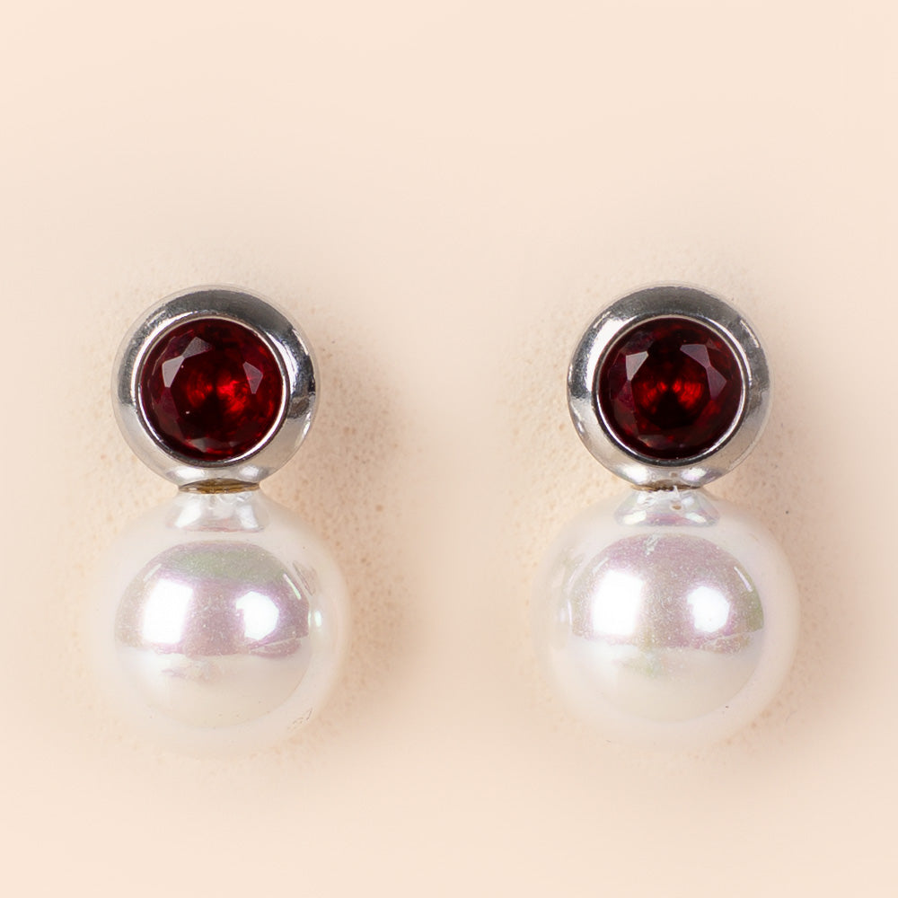 ORECCHINI CON STRASS COLORATO E PICCOLA PERLA PENDENTE