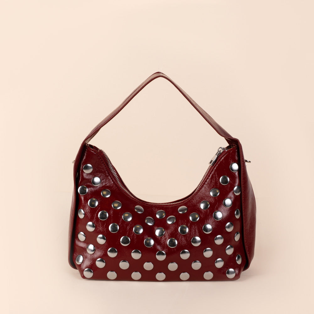 BORSA IN VERNICE LUCIDA CON BORCHIE E TRACOLLA