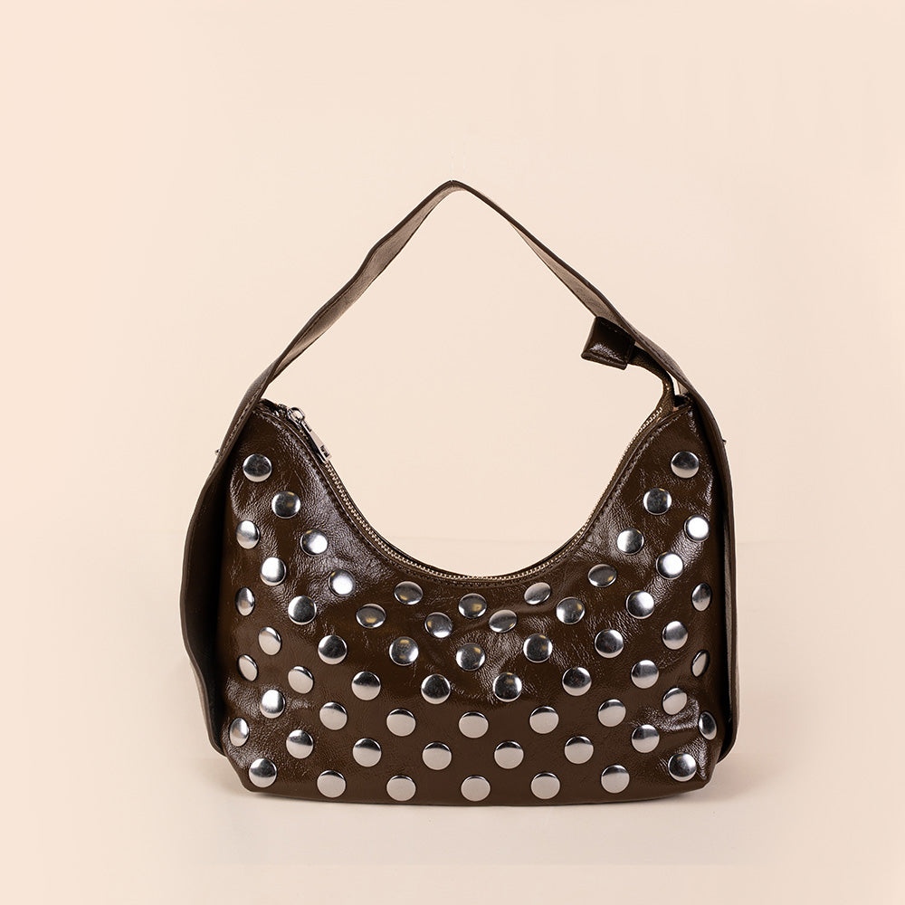 BORSA IN VERNICE LUCIDA CON BORCHIE E TRACOLLA