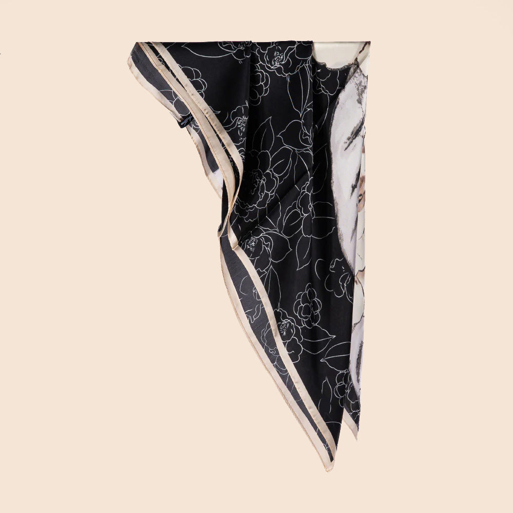 SCIARPA MODELLO FOULARD CON TRAMA A FIORI