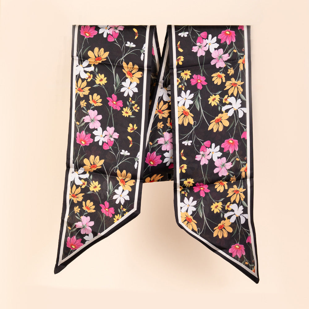 LIGHTWEIGHT SCARF WITH A PATTERN WITH POINTS