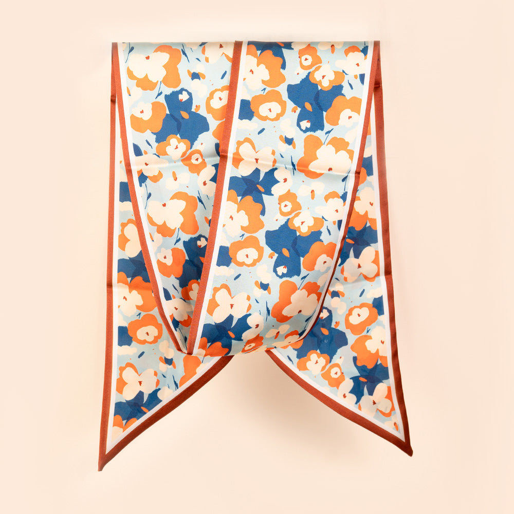 LIGHTWEIGHT SCARF WITH A PATTERN WITH POINTS