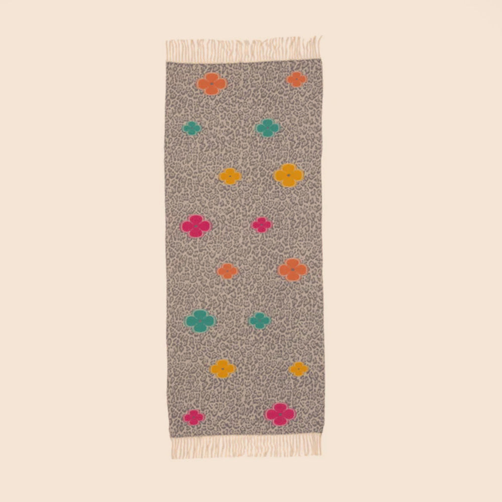 SCIARPA MACULATA CON FIORI A CONTRASTO