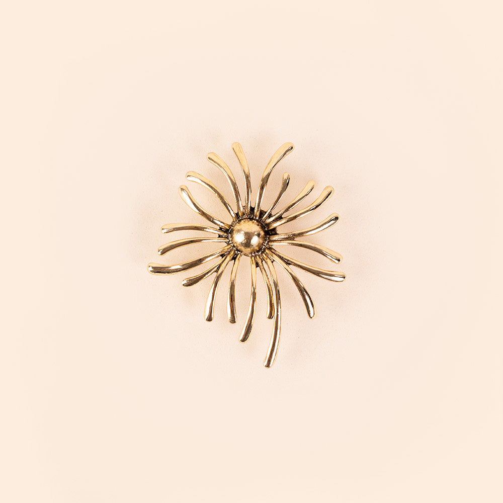 FLOWER BROOCH WITH FINE PETALS