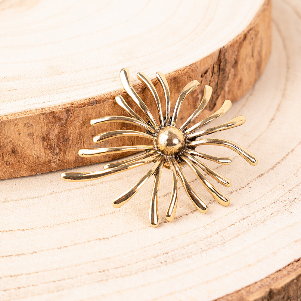 FLOWER BROOCH WITH FINE PETALS