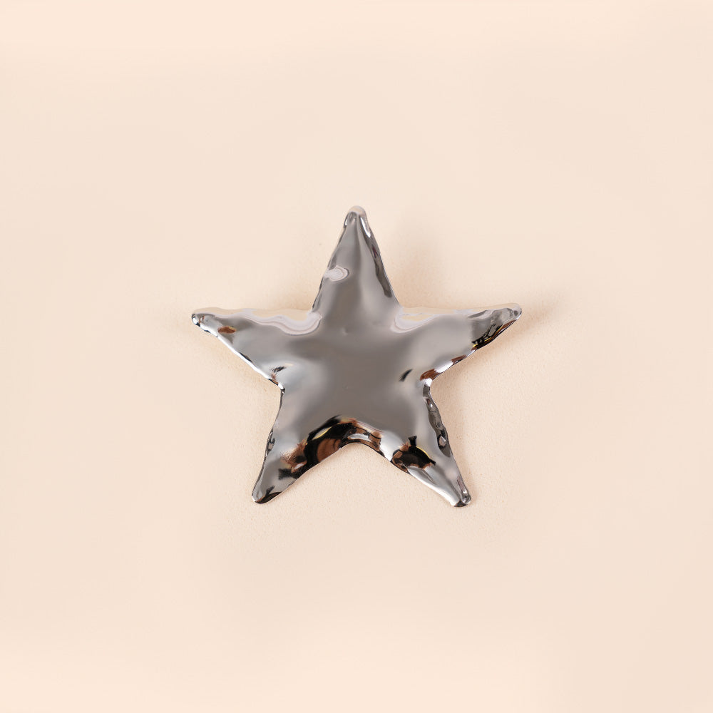 HAMMERED STAR PIN