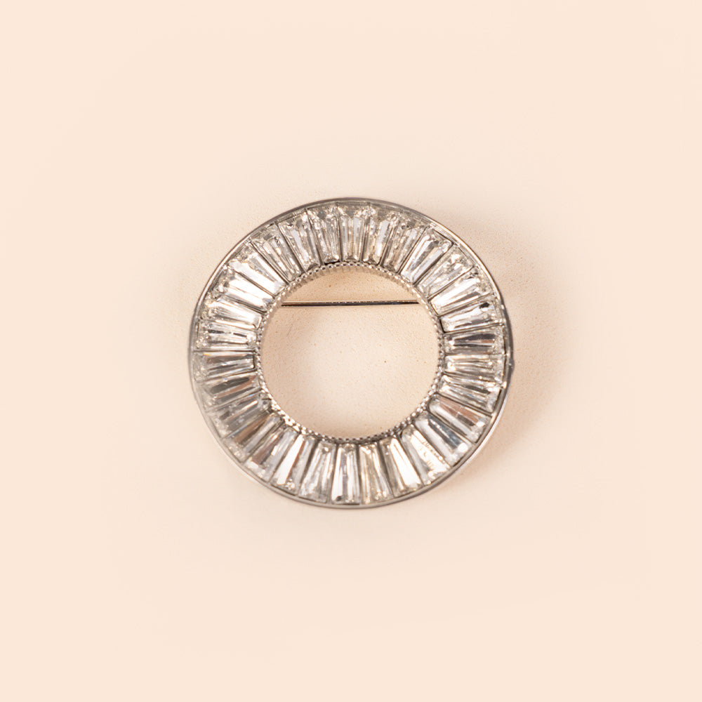CIRCULAR MAGNETIC PIN WITH RHINESTONE FRAME